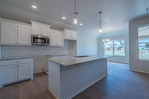 118 Cedar ST, Perry, OK 73077