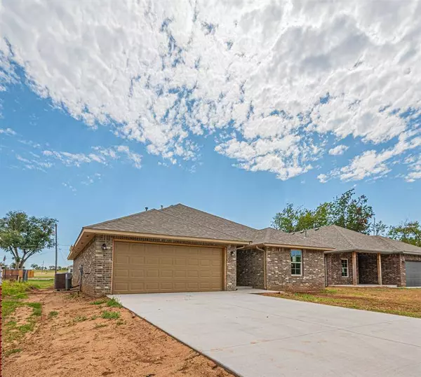 118 Cedar ST, Perry, OK 73077