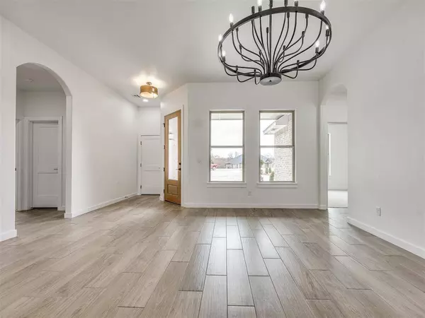 10925 Sandstone Ridge WAY, Guthrie, OK 73044