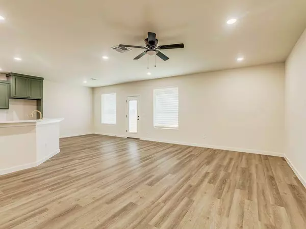 8225 NW 163rd TER, Edmond, OK 73013