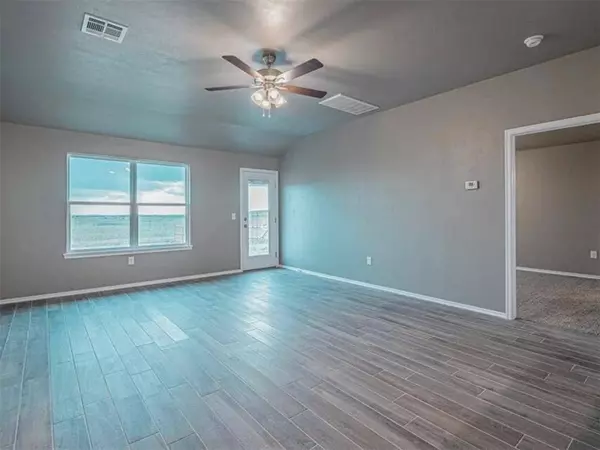 1529 Highland LOOP, Guthrie, OK 73044