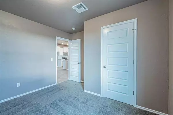 1524 Highland LOOP, Guthrie, OK 73044