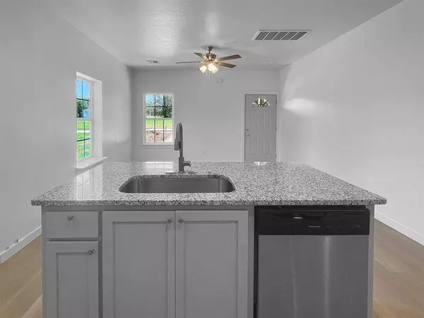 1704 SW Washington AVE, Lawton, OK 73501