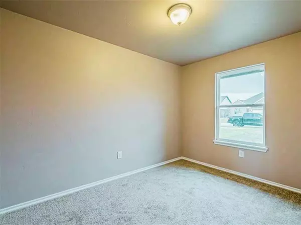 1628 Highland LOOP, Guthrie, OK 73044