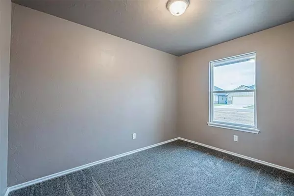 1706 Highland LOOP, Guthrie, OK 73044