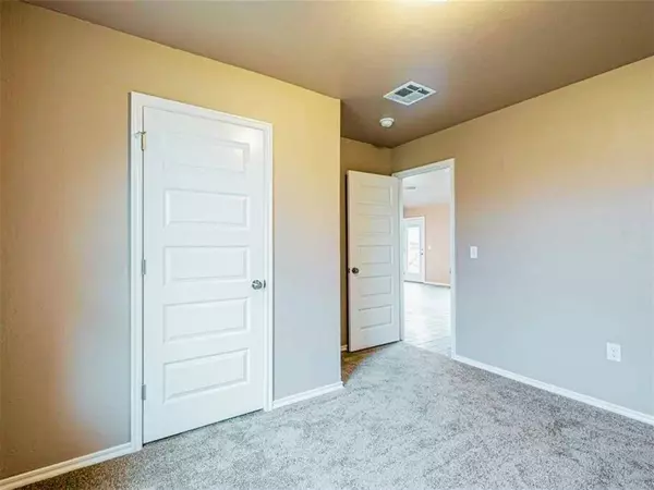 1628 Highland LOOP, Guthrie, OK 73044