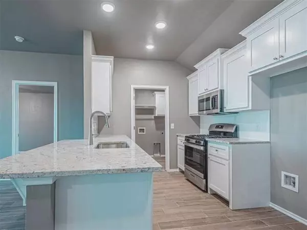 1529 Highland LOOP, Guthrie, OK 73044