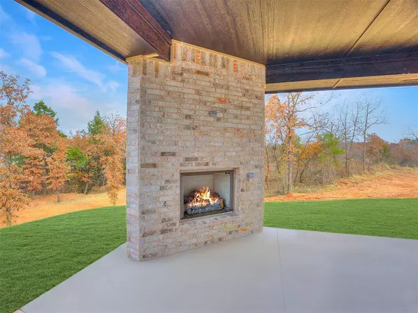 10901 Sandstone Ridge WAY, Guthrie, OK 73044