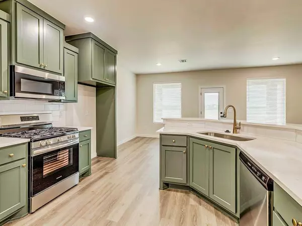 8225 NW 163rd TER, Edmond, OK 73013