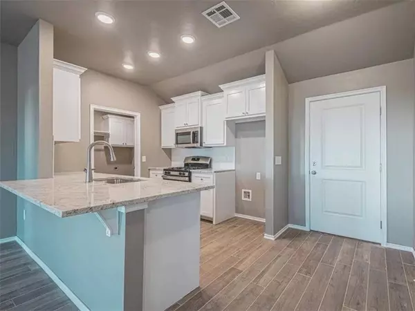 1529 Highland LOOP, Guthrie, OK 73044