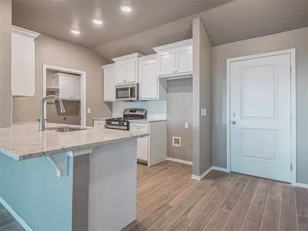 1529 Highland LOOP, Guthrie, OK 73044