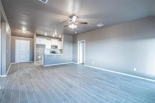 1706 Highland LOOP, Guthrie, OK 73044