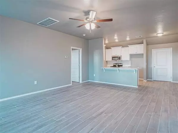 1529 Highland LOOP, Guthrie, OK 73044