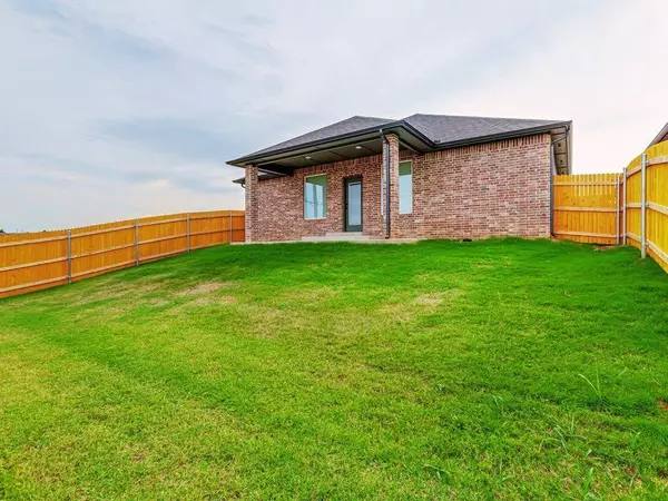 8225 NW 163rd TER, Edmond, OK 73013