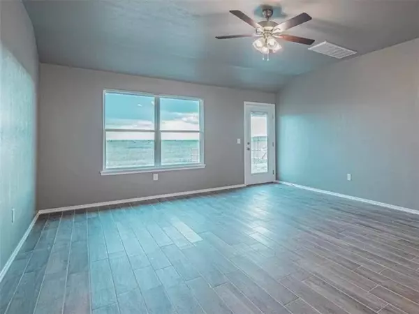 1529 Highland LOOP, Guthrie, OK 73044