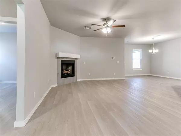 8325 NW 163rd TER, Edmond, OK 73013