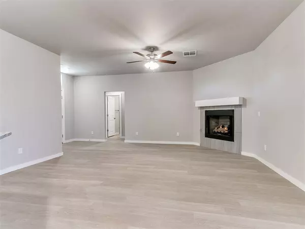 8325 NW 163rd TER, Edmond, OK 73013