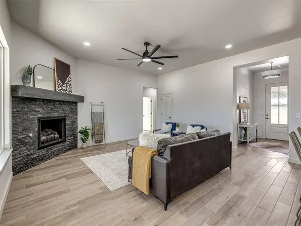 10948 Sandstone Ridge WAY, Guthrie, OK 73044