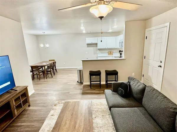 203 Gray ST, Yukon, OK 73099