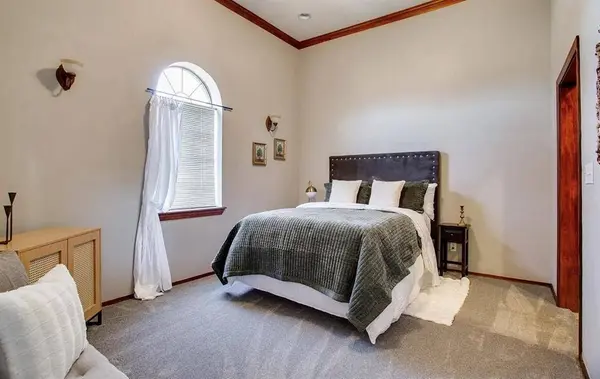 9217 N Van Buren ST, Enid, OK 73703