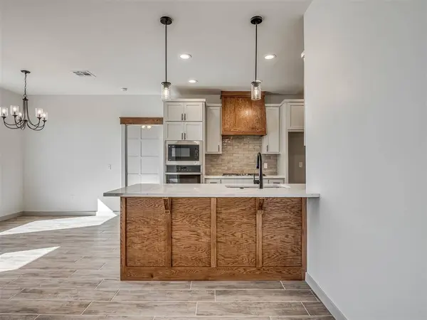 2240 E Thomas TER, Mustang, OK 73064