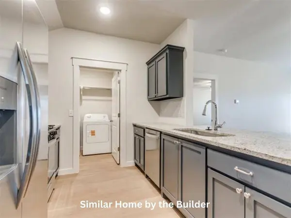 1604 Highland LOOP, Guthrie, OK 73044