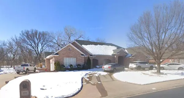 2106 Maple Leaf CIR, Enid, OK 73703