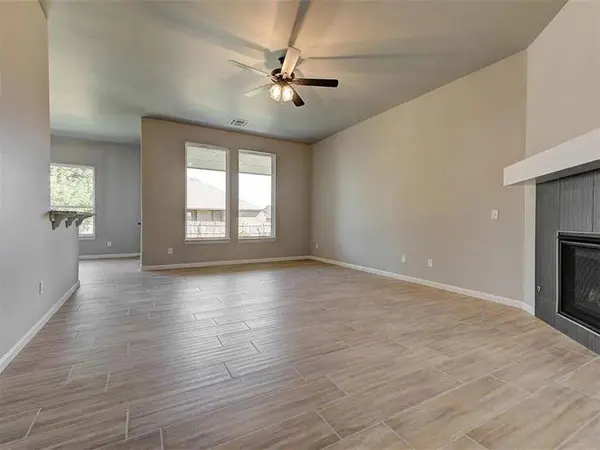 1935 W Flintlock WAY, Mustang, OK 73064