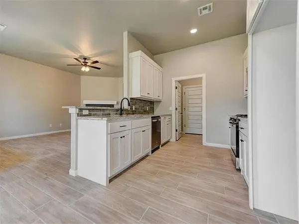 1935 W Flintlock WAY, Mustang, OK 73064