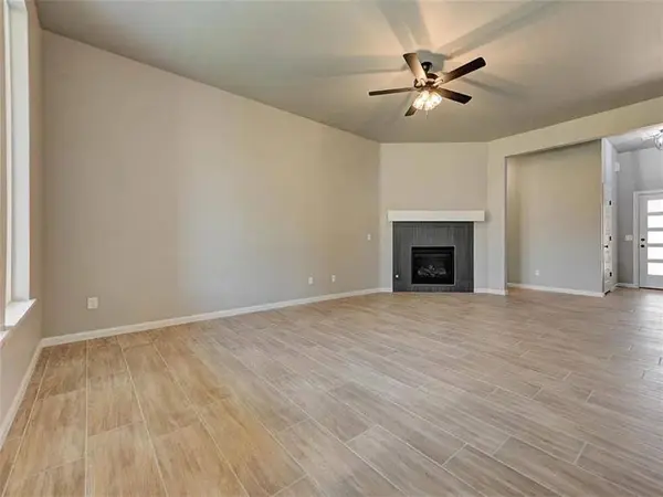 1935 W Flintlock WAY, Mustang, OK 73064