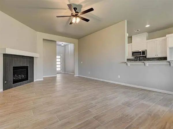 1935 W Flintlock WAY, Mustang, OK 73064