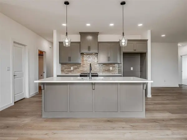 10617 SW 18th ST, Yukon, OK 73099