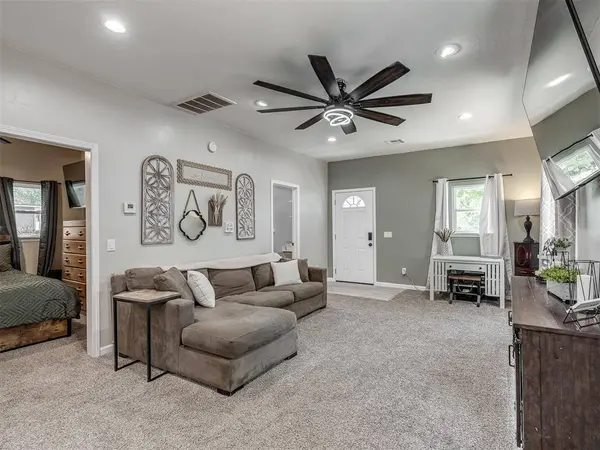 404 Elm AVE, Wellston, OK 74881
