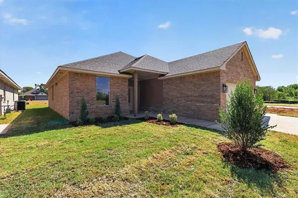 1924 Sage Valley TER, Yukon, OK 73099