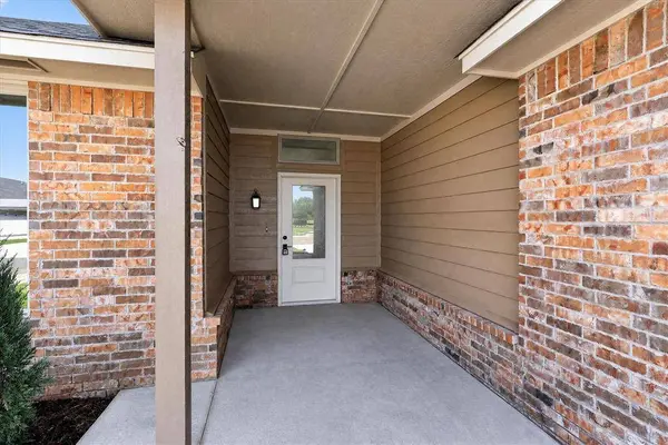 1924 Sage Valley TER, Yukon, OK 73099