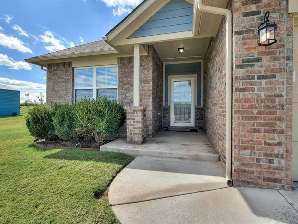 14425 Meadow Ridge LN, Edmond, OK 73025