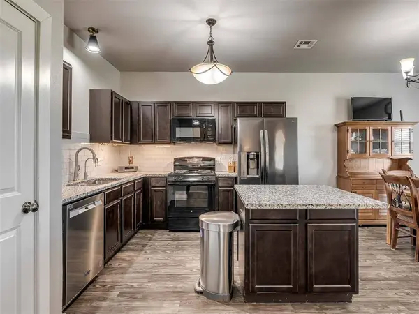 14425 Meadow Ridge LN, Edmond, OK 73025