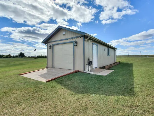 14425 Meadow Ridge LN, Edmond, OK 73025
