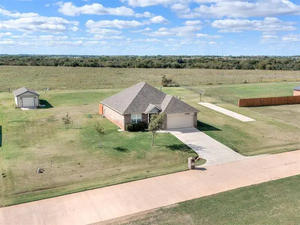 14425 Meadow Ridge LN, Edmond, OK 73025