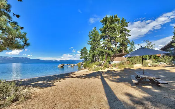 Lakefront Living in Skyland NV,Lisa Valentine