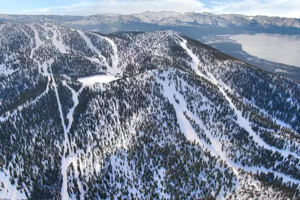 From Reno to Tahoe in Under an Hour – The Stateline Advantage,Lisa Valentine