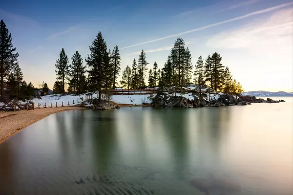 Year-Round Living in Glenbrook: Four Seasons of Tahoe Beauty,Lisa Valentine