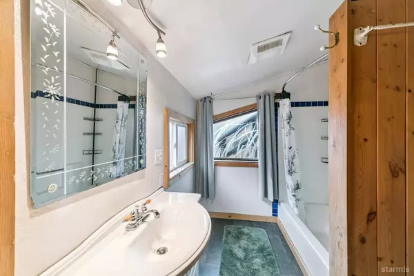 1060 Wildwood Avenue, South Lake Tahoe, CA 96150