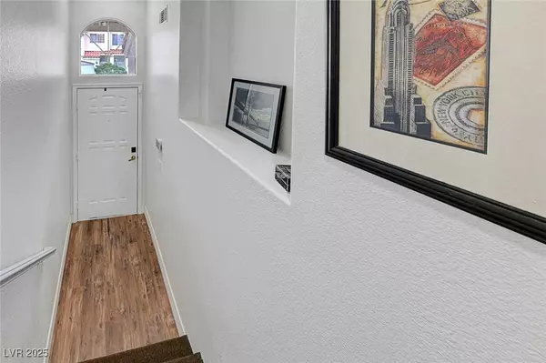 5221 Tropical Peach DR, Las Vegas, NV 89118