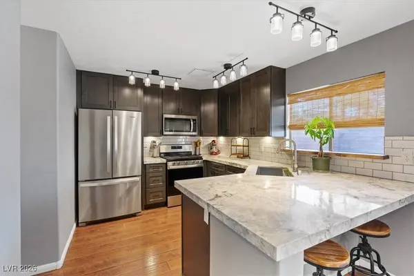 1100 Blitzen DR, Henderson, NV 89012