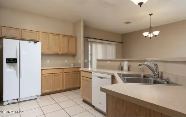 10193 E Windtalker Rd, Hereford, AZ 85615