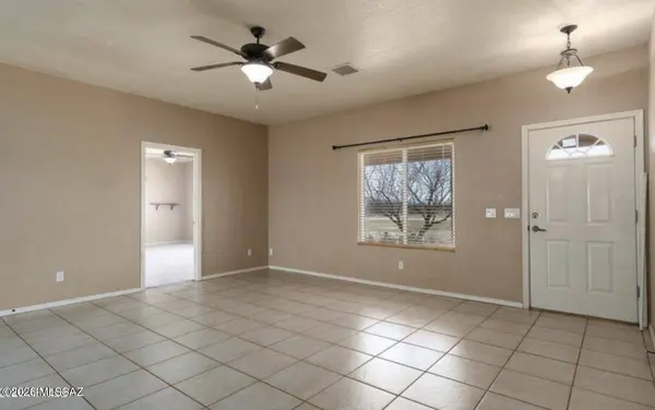 10193 E Windtalker Rd, Hereford, AZ 85615