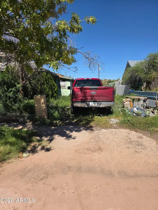 220 W ERIE Street, Holbrook, AZ 86025