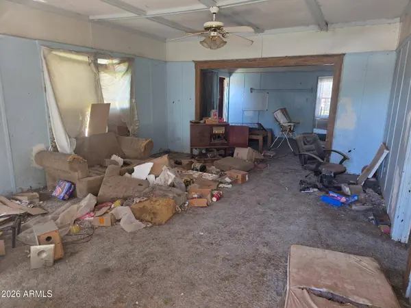 220 W ERIE Street, Holbrook, AZ 86025