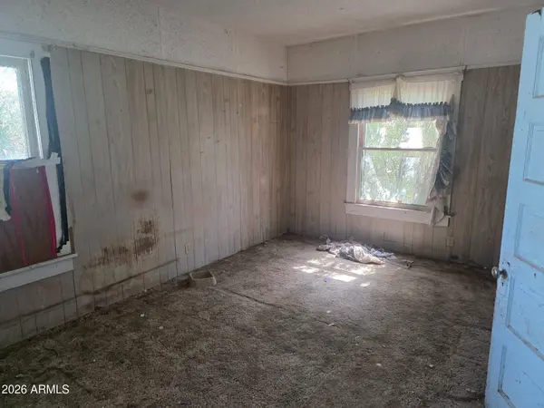 220 W ERIE Street, Holbrook, AZ 86025